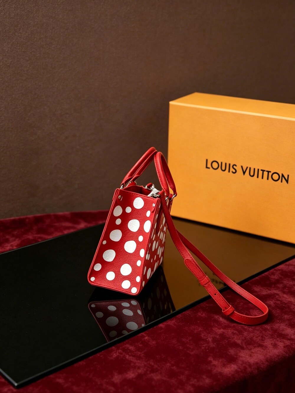 Louis Vuitton MM Tote Bag - Picture 3 of 6